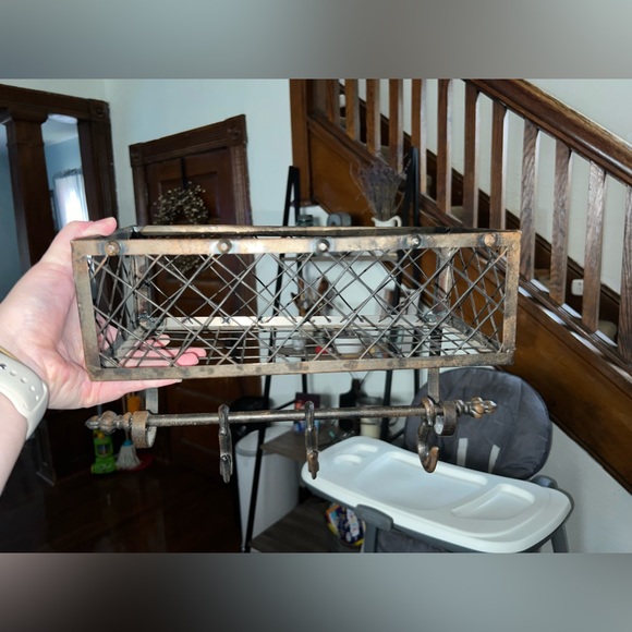 *SOLD* Rustic Mail Holder - Picture 3 of 4